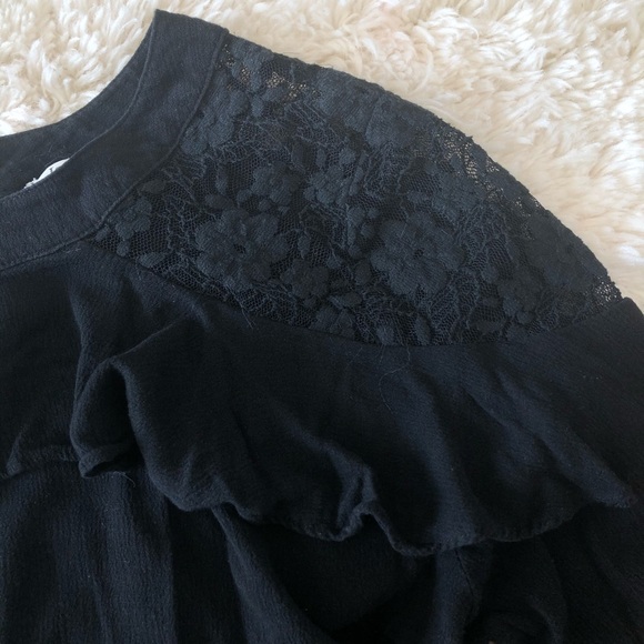 🌵Jodifl | Black Ruffle Lace Blouse - Picture 3 of 7